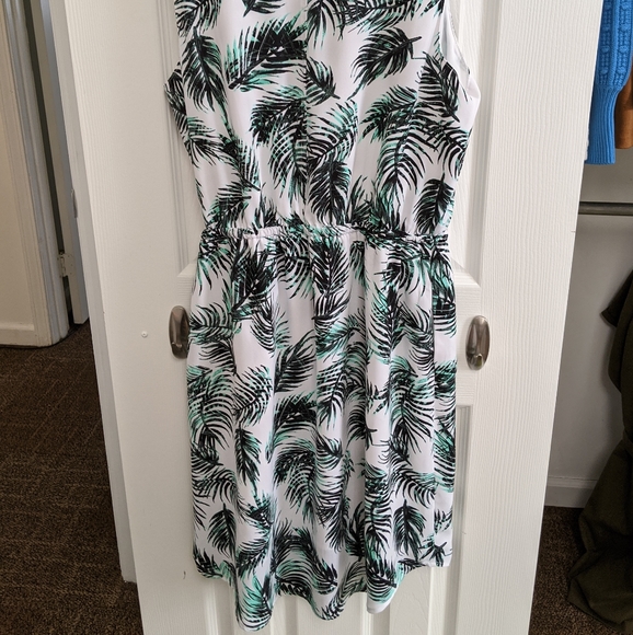 Flirty palm leaves dress - Picture 2 of 2